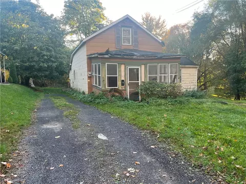 37 S Wayne St, Phelps, NY 14532