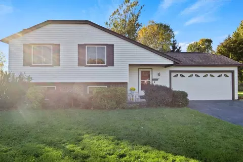 102 Laura Ln, Brockport, NY 14420