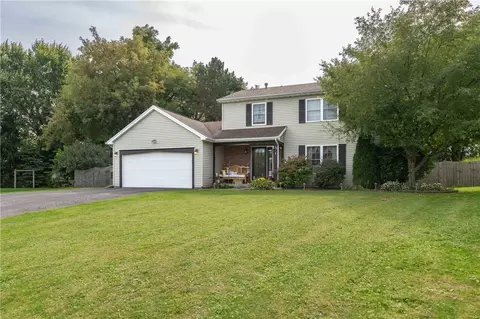 38 Jackrist Cir, Gates, NY 14606