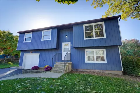 15 Phlox Ln, West Henrietta, NY 14586