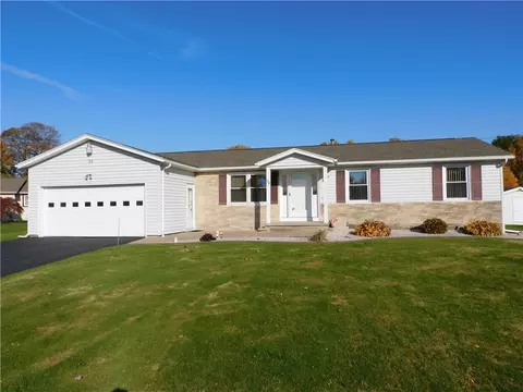 34 Cotillion Ct, Gates, NY 14606