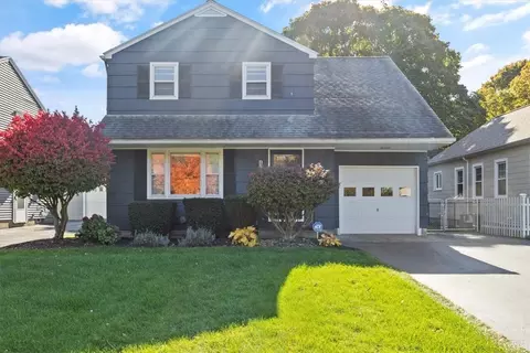 105 Winfield Rd, Irondequoit, NY 14622
