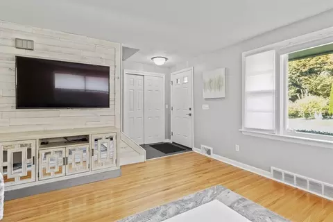 105 Winfield Rd, Irondequoit, NY 14622 photo 6