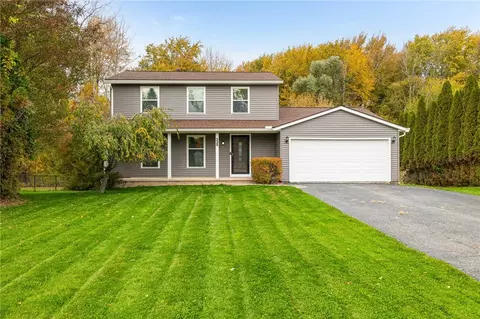 335 Stone Fence Rd, Greece, NY 14626