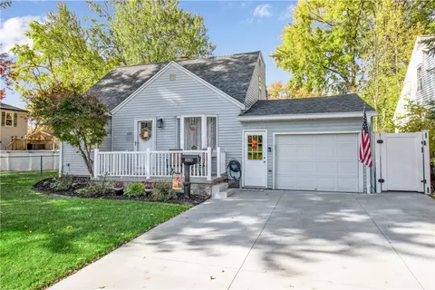 880 Eggert Dr, North Tonawanda, NY 14120