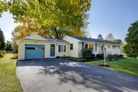 17 Grenadier Rd W, Wheatland, NY 14546