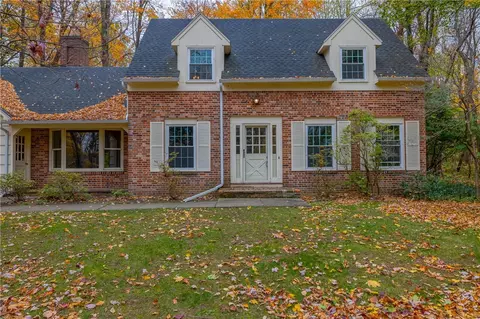 421 Woodland Ln, Webster, NY 14580