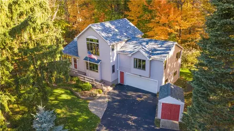 213 Shipbuilders Creek Rd, Webster, NY 14580