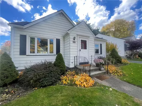 285 Brett Rd, Irondequoit, NY 14609