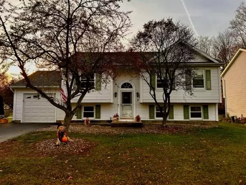 3 Doud Cir, Parma, NY 14468
