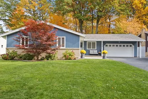 346 Black Walnut Dr, Greece, NY 14615