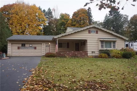 17 Bryn Mawr Rd, Gates, NY 14624