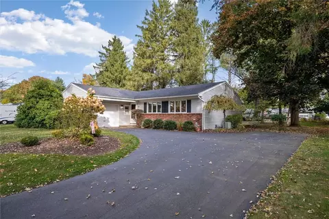 25 Harvest Rd, Perinton, NY 14450