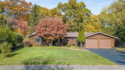 72 Conmar Dr, Irondequoit, NY 14609