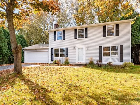 61 Wheatfield Cir, Perinton, NY 14450