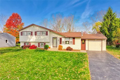 948 Plank Rd, Penfield, NY 14526