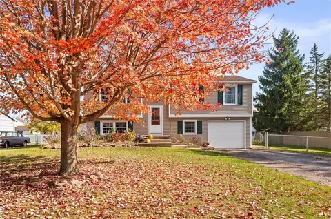 528 Leona Ln, Hamlin, NY 14464