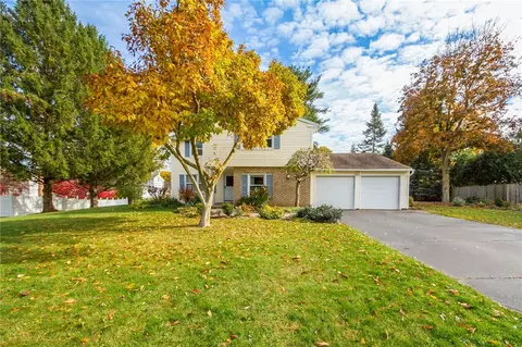 84 Parkridge Dr, Pittsford, NY 14534