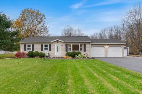 5125 Fosdick Rd, Walworth, NY 14568