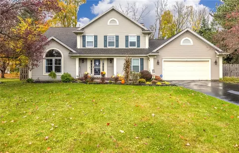 7 Farm Field Ln, Pittsford, NY 14534