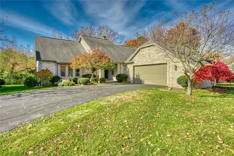 5 Moss Creek Ct, Pittsford, NY 14534