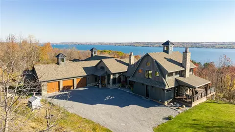 4096 Onnalinda Dr, Canandaigua, NY 14424