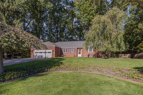 17 Rollingwood Dr, Perinton, NY 14534