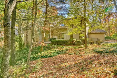 10 Saddle Rdg, Perinton, NY 14450
