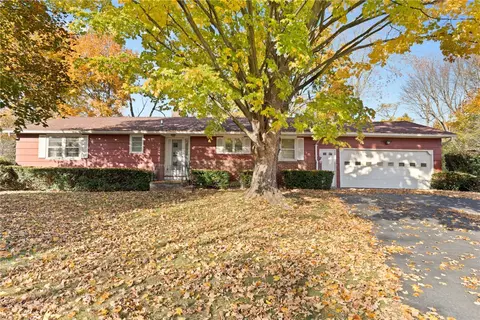 30 Lynnhaven Ct, Rochester, NY 14618
