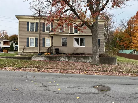 74 Lock St, Galen, NY 14433