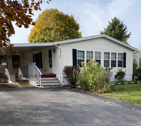 6324 Murphy Dr, Victor, NY 14564