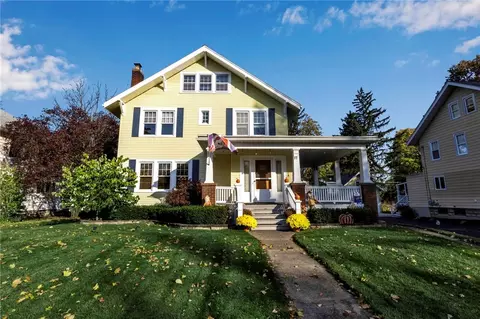 17 Hazard Pkwy, Albion, NY 14411