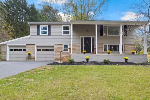 8-10 Brandywine Ln, Perinton, NY 14450
