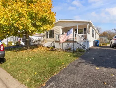 6286 Pebblebrook Ln, Williamson, NY 14589