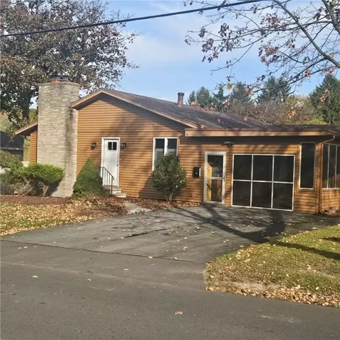 14 Rochester St, Auburn, NY 13021