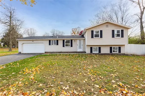 19 Battle Green Dr, Chili, NY 14624