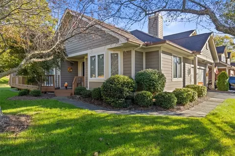 310 Marina View Ln, Webster, NY 14580
