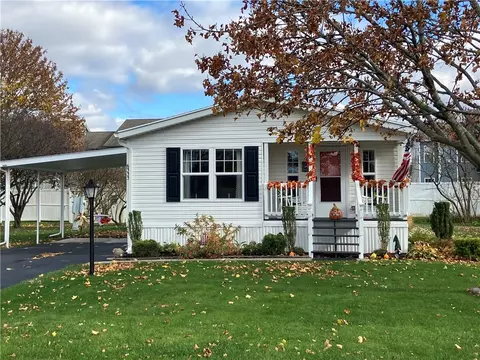 6333 Murphy Dr, Victor, NY 14564