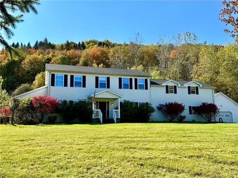 10 Langley Dr, Bradford, PA 16701