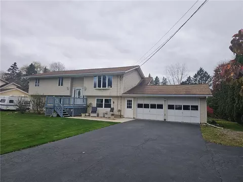 1093 Washington St, Ogden, NY 14559