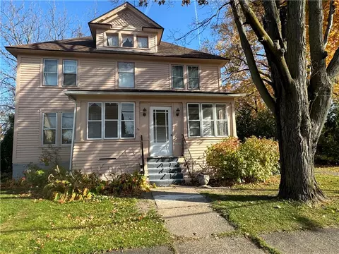 33 N Clinton St, Albion, NY 14411