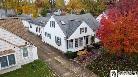 129 Charlotte Ave, Hamburg, NY 14075
