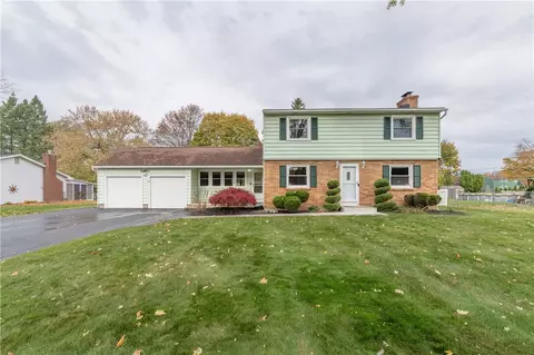 52 Meadow Dr, Ogden, NY 14559