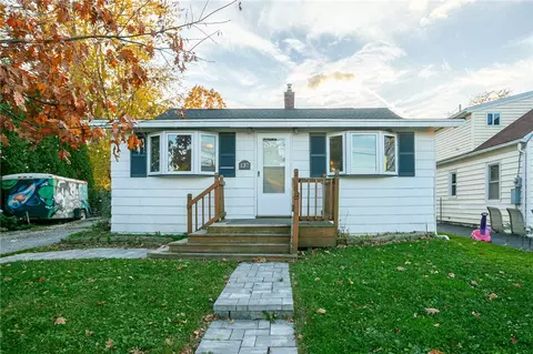 137 2nd Ave, Greece, NY 14612
