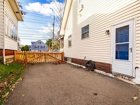 74 Pardee Rd, Irondequoit, NY 14609 photo 4