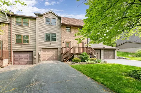 6 Chesterton Ct, Perinton, NY 14450