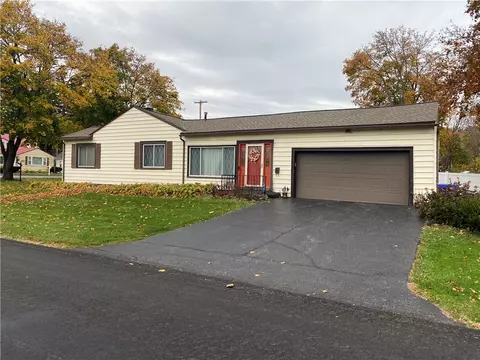 170 Hinchey Rd, Gates, NY 14624