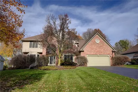 25 Mount Eagle Dr, Penfield, NY 14526