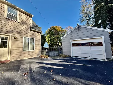 42 Mayfair Dr, Irondequoit, NY 14617 photo 33
