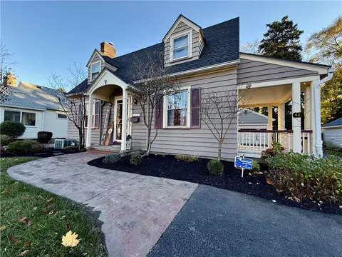 42 Mayfair Dr, Irondequoit, NY 14617 photo 2